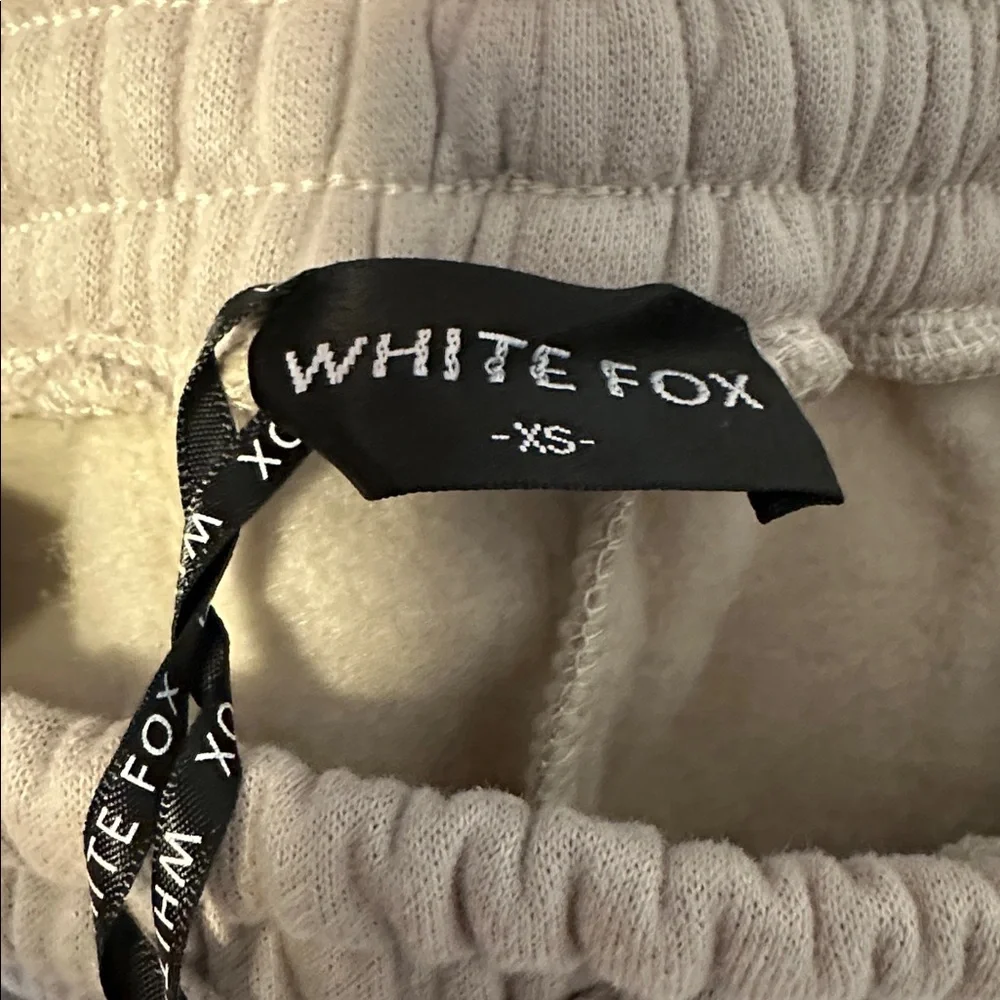 White Fox moon beam wide leg sweats size XS brand new - Picture 3 of 4